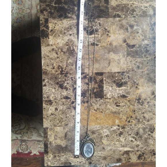 Vintage Style Necklace Bronze Tone Crystals - Picture 4 of 4